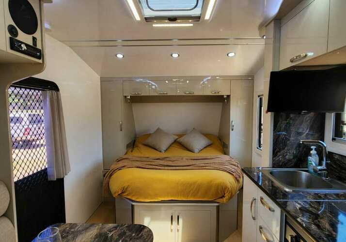 Image of a Caravan - Image 6