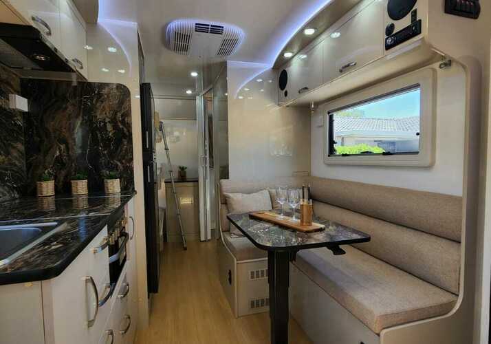 Image of a Caravan - Image 9