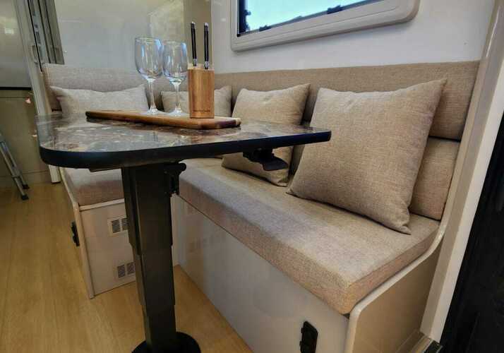 Image of a Caravan - Image 11