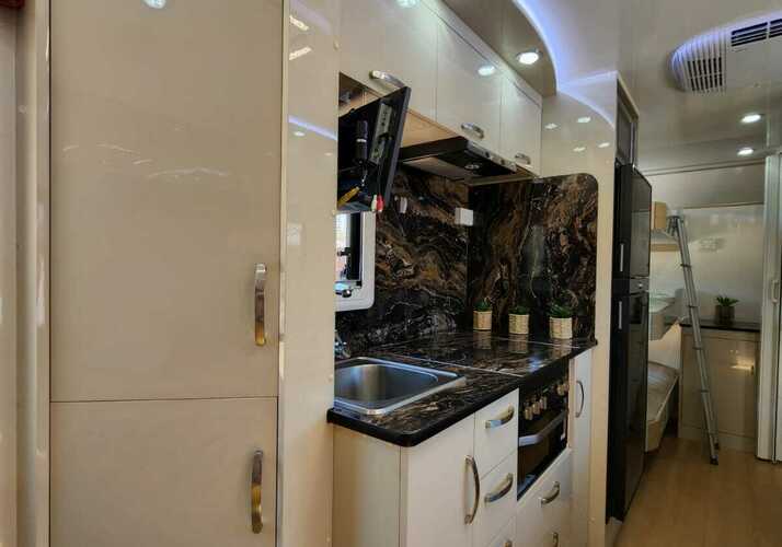 Image of a Caravan - Image 15