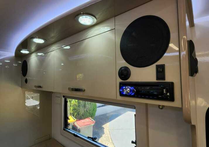 Image of a Caravan - Image 16