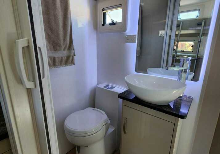 Image of a Caravan - Image 12