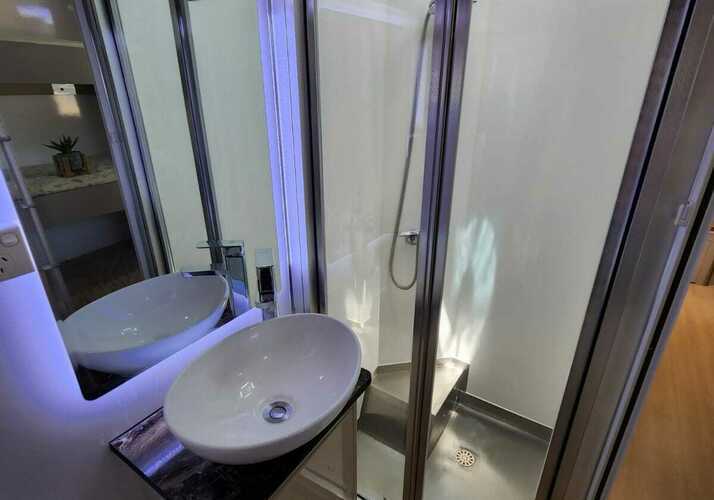 Image of a Caravan - Image 10