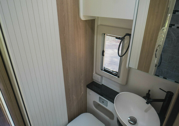 Image of a Motorhome - Image 16