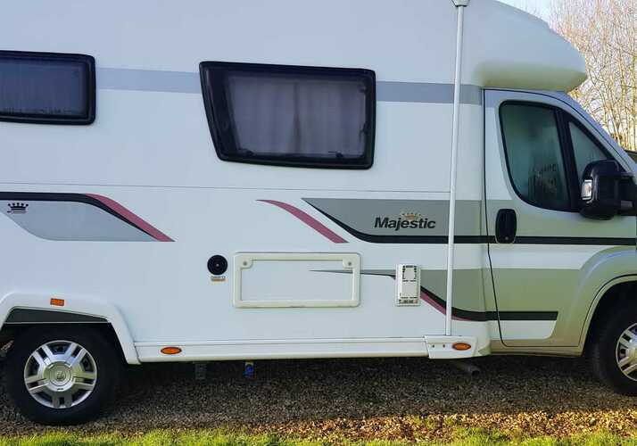 Image of a Motorhome - Image 3