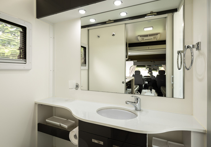 Image of a Motorhome - Image 2