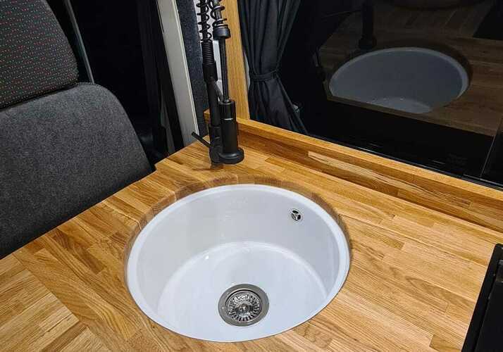 Image of a Campervan - Image 7