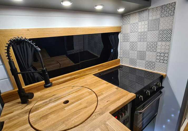 Image of a Campervan - Image 9