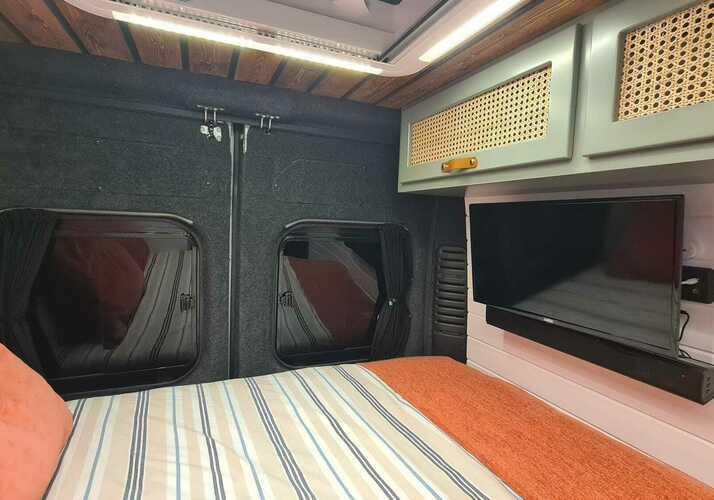 Image of a Campervan - Image 10