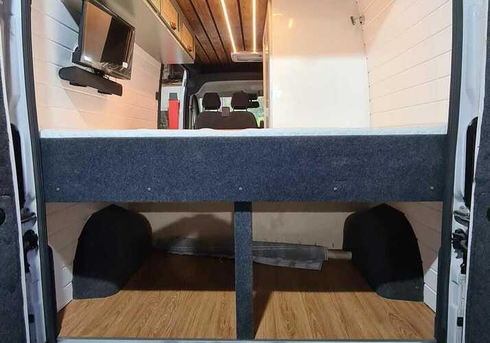Image of a Campervan - Image 18