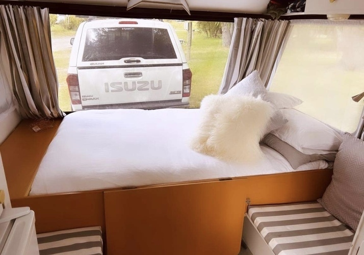 Image of a Caravan - Image 3