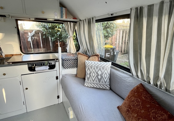 Image of a Caravan - Image 6