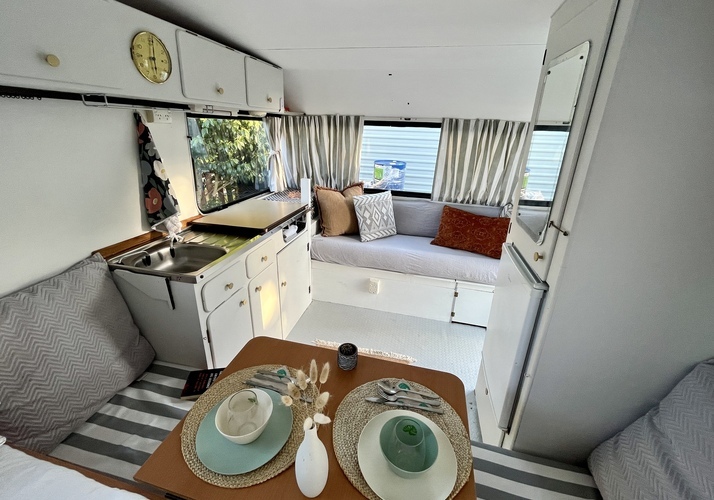 Image of a Caravan - Image 8