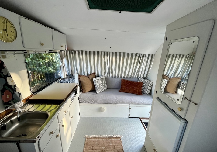 Image of a Caravan - Image 9