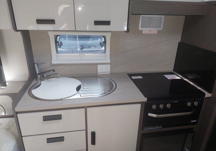 Image of a Caravan - Image 9
