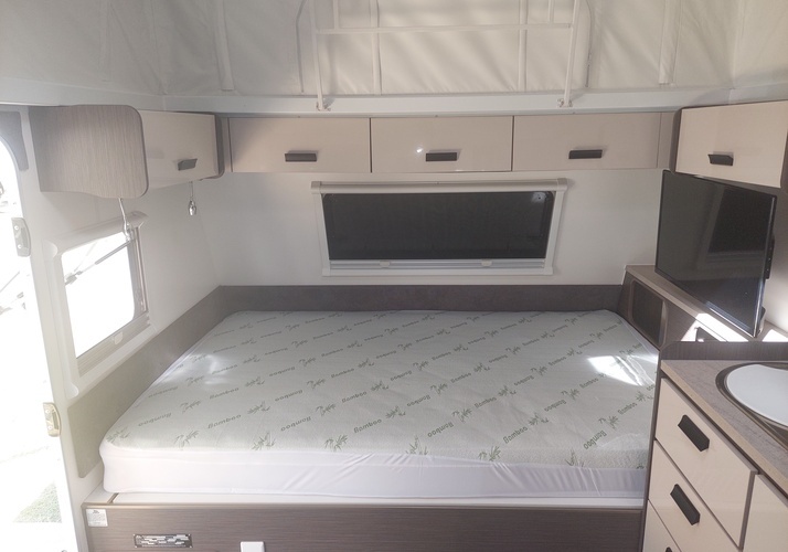 Image of a Caravan - Image 5