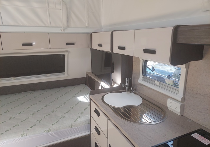 Image of a Caravan - Image 10