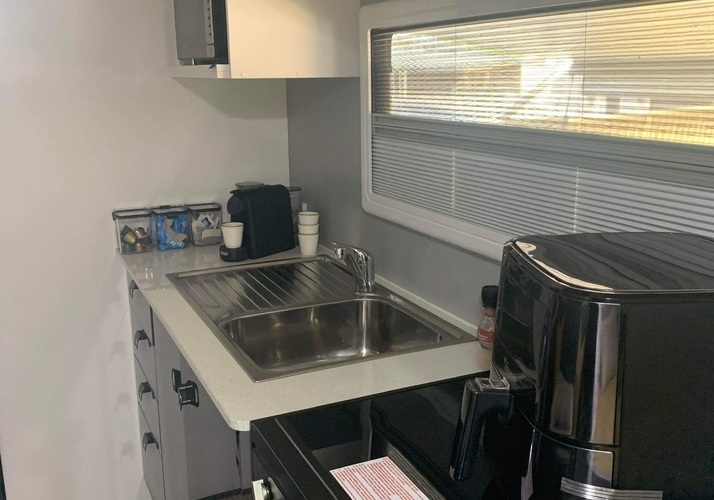 Image of a Caravan - Image 10