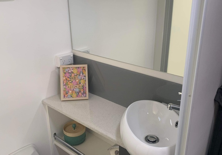 Image of a Caravan - Image 11