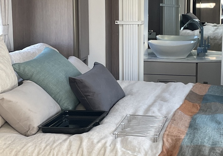 Image of a Motorhome - Image 4