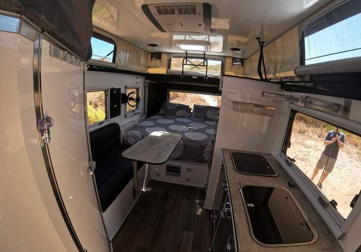 Image of a Caravan - Image 12