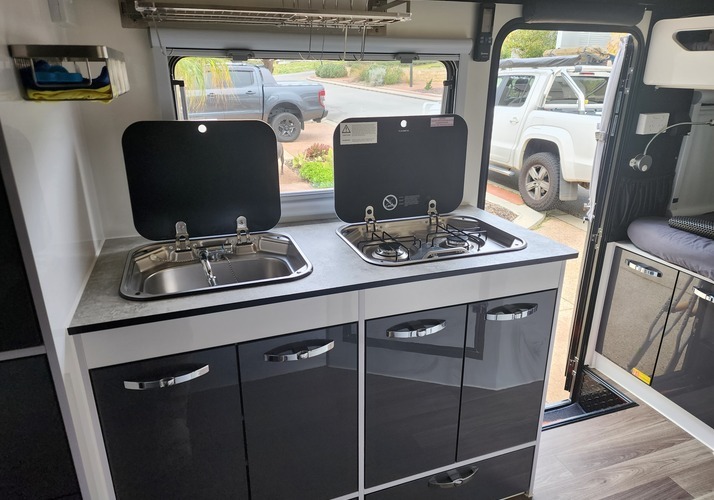 Image of a Caravan - Image 13