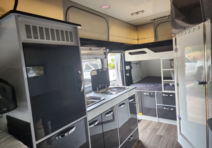 Image of a Caravan - Image 10