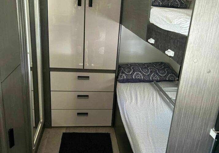Image of a Caravan - Image 6