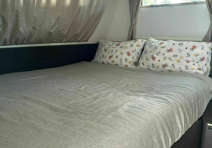 Image of a Caravan - Image 8