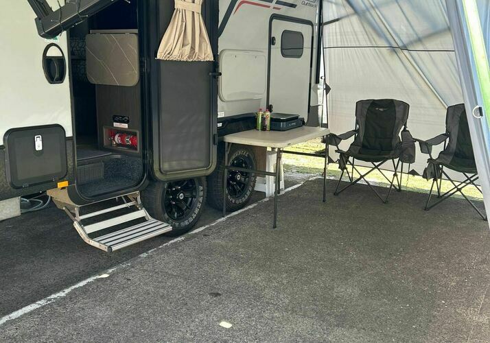 Image of a Caravan - Image 10