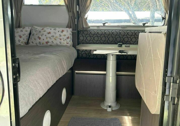 Image of a Caravan - Image 12