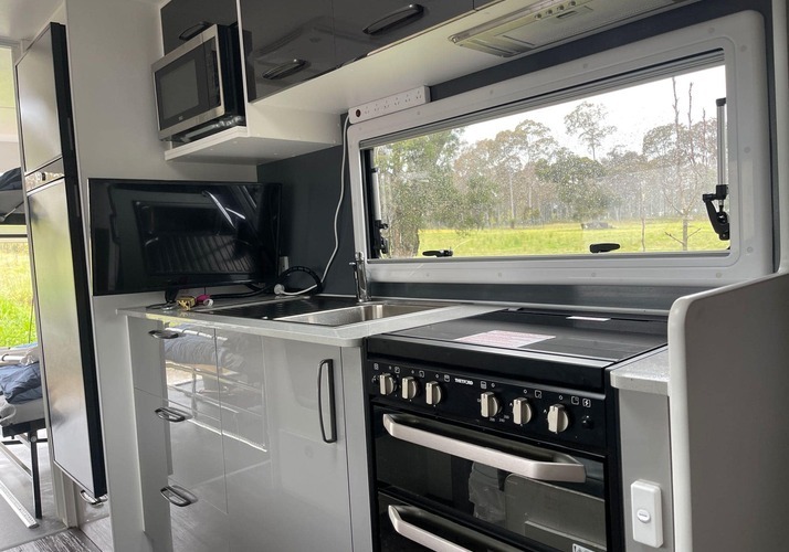 Image of a Caravan - Image 8