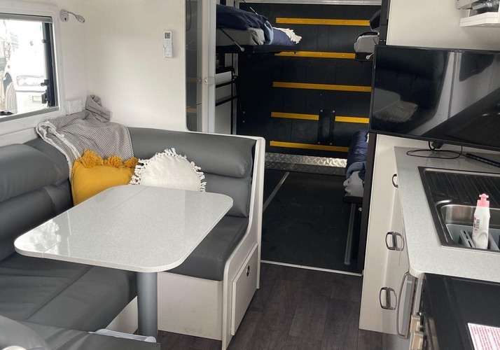 Image of a Caravan - Image 10