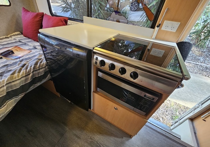 Image of a Motorhome - Image 3