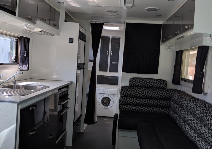 Image of a Caravan - Image 9