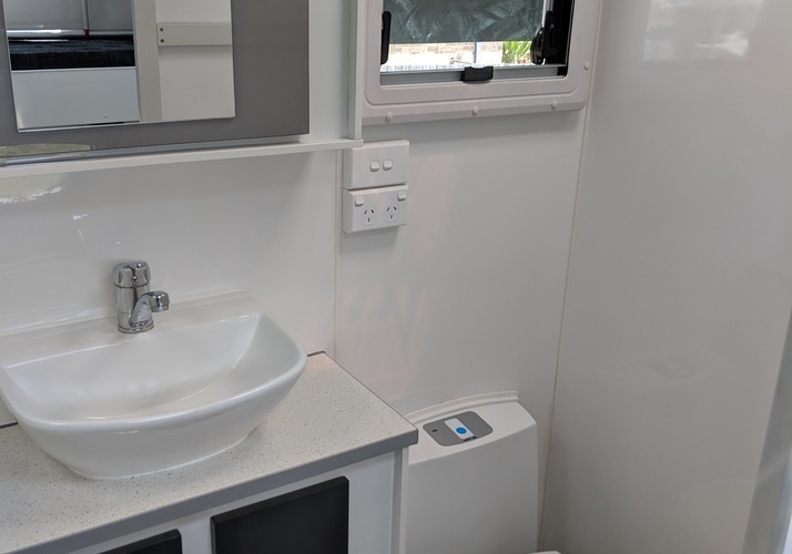 Image of a Caravan - Image 10