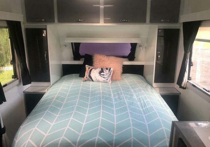 Image of a Caravan - Image 2