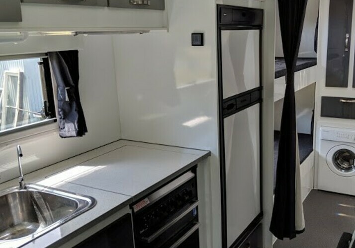 Image of a Caravan - Image 11