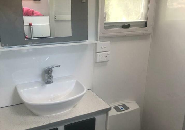 Image of a Caravan - Image 3