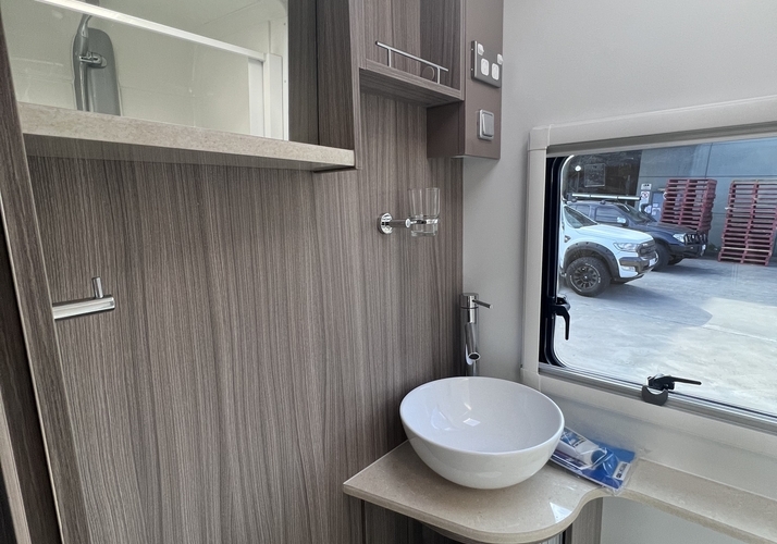 Image of a Motorhome - Image 7