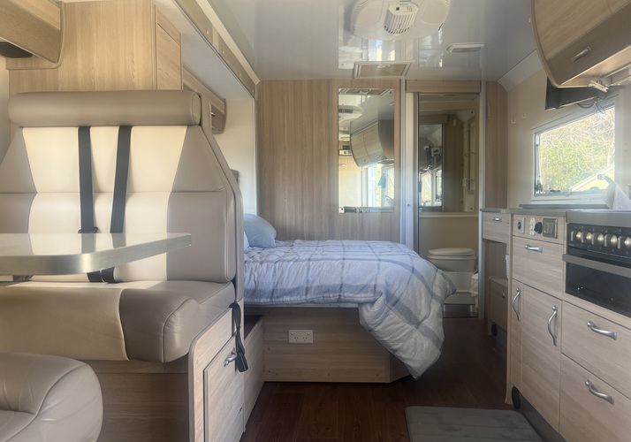 Image of a Motorhome - Image 1