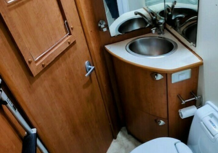 Image of a Motorhome - Image 8