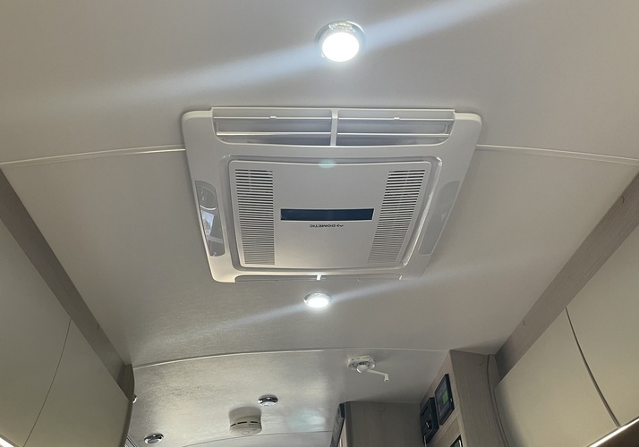 Image of a Motorhome - Image 7