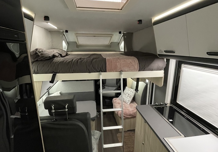 Image of a Motorhome - Image 6