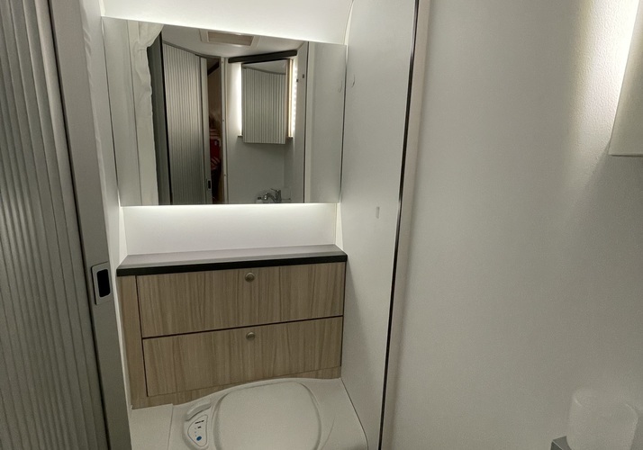 Image of a Motorhome - Image 12