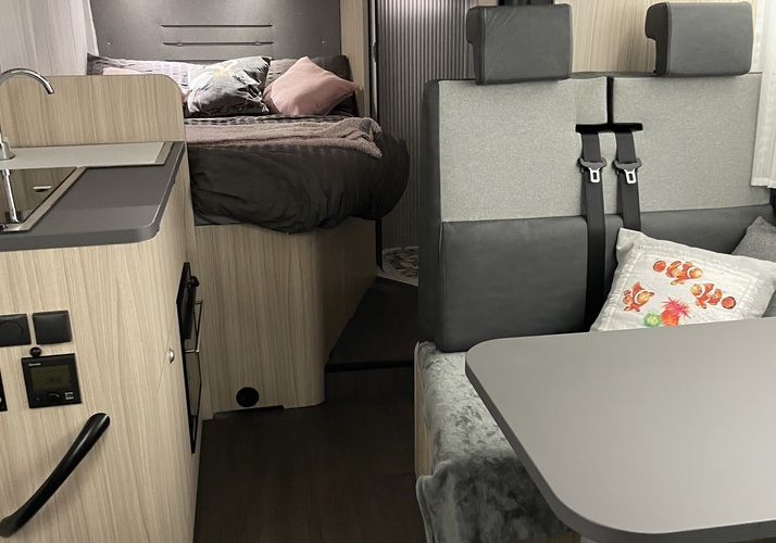 Image of a Motorhome - Image 8