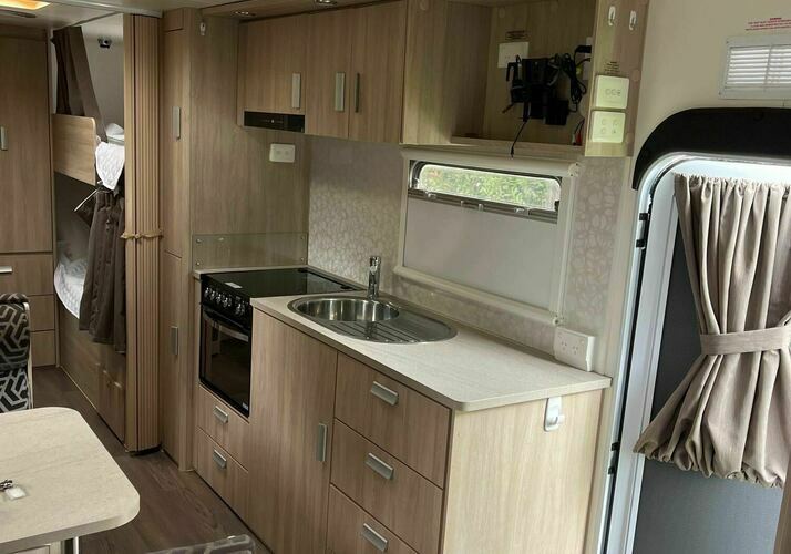 Image of a Caravan - Image 3