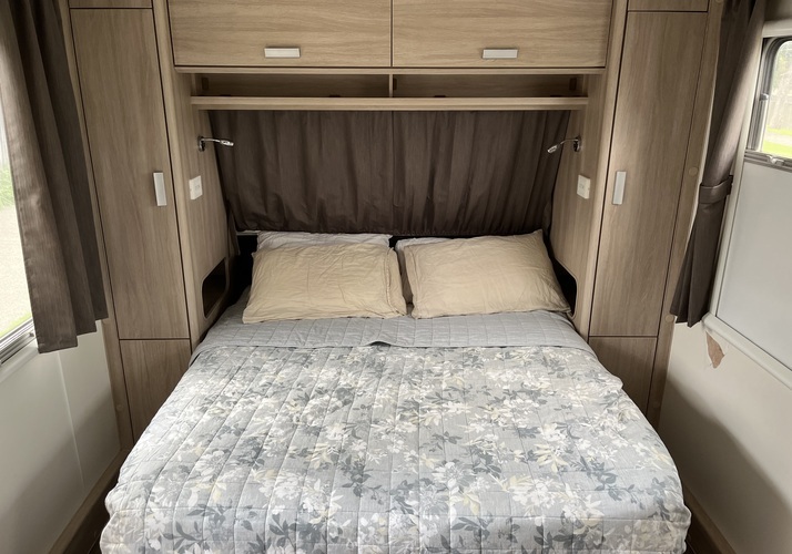 Image of a Caravan - Image 6