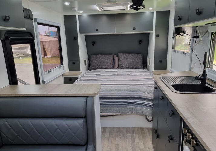 Image of a Caravan - Image 7