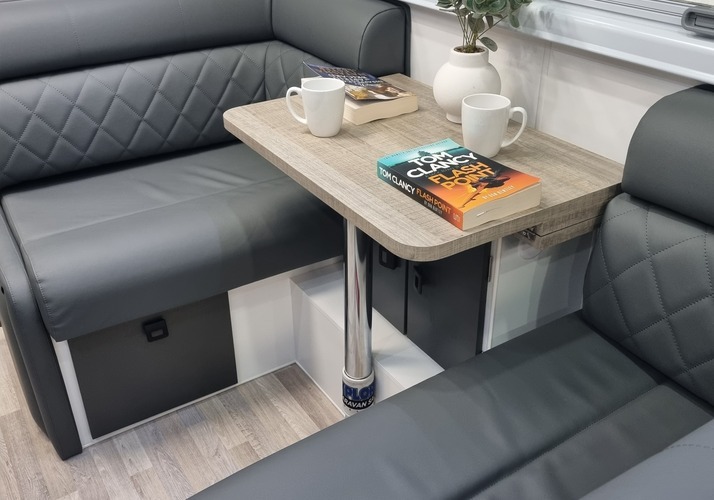 Image of a Caravan - Image 8